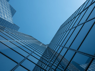 Obraz na płótnie Canvas Angle view of modern building with a clear blue sky in background