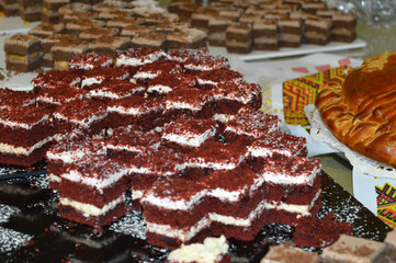 Cakes of different kinds on the table.