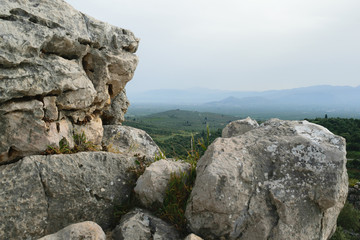 Weathering stones and magnificent vale. Discover what is beyond