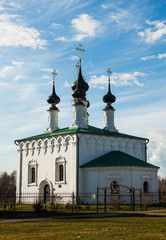 Fototapeta na wymiar The view of the traditional Russian church in Suzdal, Vladimir region, Russia.