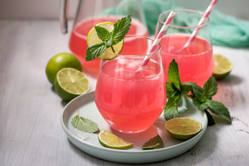 Rhubarb lemonade drink with lime and mint