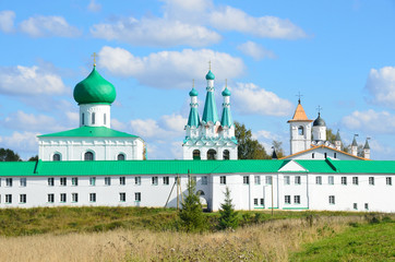 Fototapeta na wymiar Александро-Свирский монастырь в сентябре, Ленинградская область