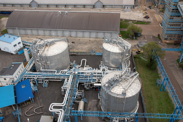 an image of tanks for liquid LPG gas.