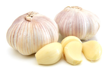 Obraz premium fresh garlic isolated on white