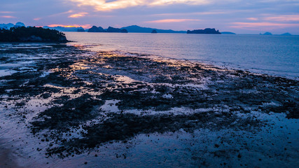 Obraz premium landscape of sunset and fishing boat