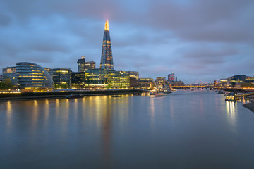 Fototapeta premium River Thames in London at dusk