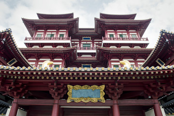 Fototapeta premium Beautiful view of Tooth relic temple in singapore