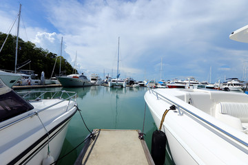 Fototapeta premium Luxury Yachts float on crystal clear sea in Marina Bay Club