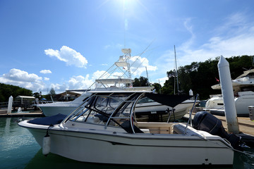 Fototapeta premium Luxury Yachts float on crystal clear sea in Marina Bay Club