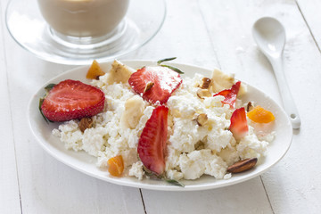 healthy breakfast of sweet cottage cheese with sliced strawberries