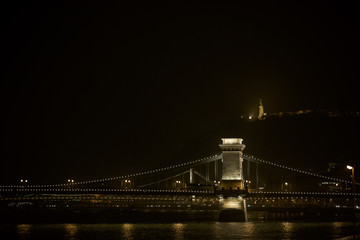Obraz premium Erzsébet Bridge, Budapest