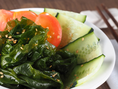 Sea lettuce Salad &ndash; Ensalada de lechuga de mar

Edible green algae in the family Ulvacceae. Binomial name: Ulva lactuta. 