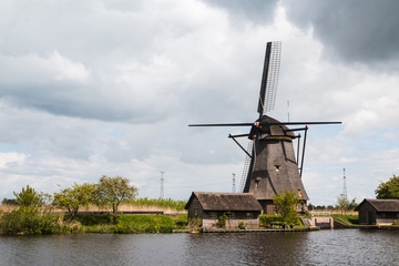 Naklejka premium Mills and water channel in a good day