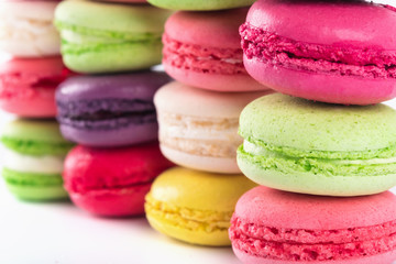 round cookies of a different color lie in a row