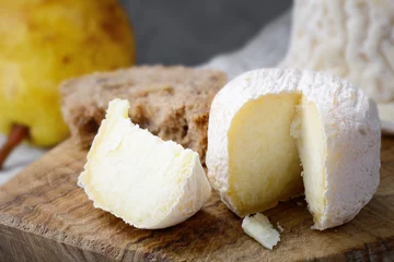 Rolgordijnen Crottin de Chavignol, French goat cheese, selective focus. © fabiomax