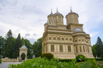 Fototapeta na wymiar The monastery Curtea de Arges in Arges, Romania.