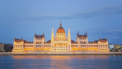 Fototapeta na wymiar Hungarian Parliament at Twilight