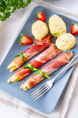 asparagus ham rolls with strawberries and hollandaise