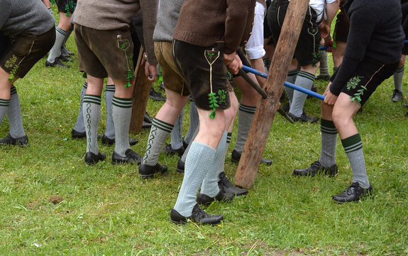 Maibaum aufstellen