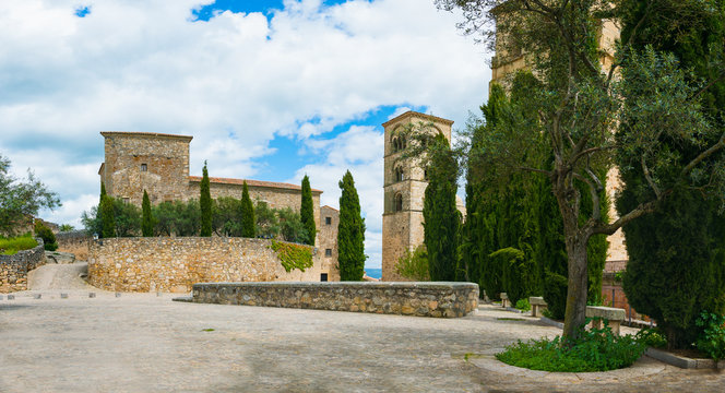 Panoramic view of the Square  de los Moritos and Church of Santa Maria