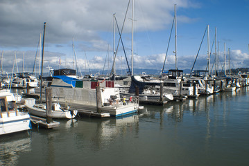 Fototapeta na wymiar boats and yachts moored at a marina in San Francisco