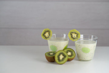  Healthy milky cocktail with kiwi fruit