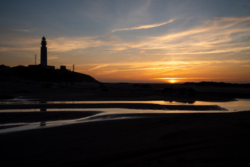 Sonnenuntergang und Leuchtturm