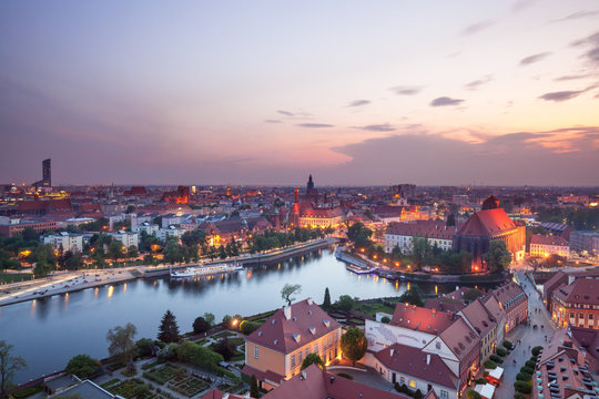 Panorama Wrocławia o zmierzchu