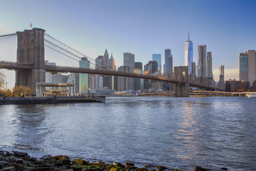 Fototapeta premium Nowy Jork, panoramę dolnego Manhattanu z Brooklyn Bridge