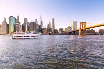Obraz premium Nowy Jork, panoramę dolnego Manhattanu z Brooklyn Bridge