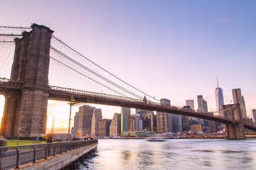 Obraz premium New York, Lower Manhattan skyline with Brooklyn Bridge