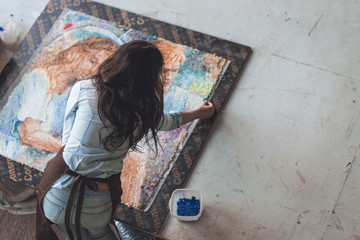 Fototapeta premium Working girl with mosaic