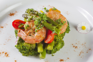 Prawns, asparagus and broccoli with edible daisy flowers.