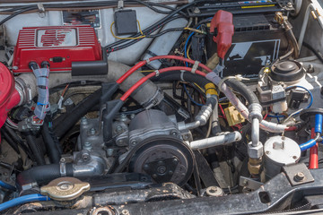 Fototapeta premium 旧車のエンジンルーム engine compartment of a old vehicle