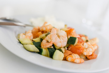Garnelen Zucchini Tomaten Pfanne
