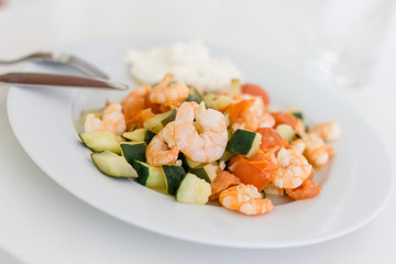 Garnelen Zucchini Tomaten Pfanne