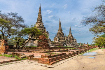 Fototapeta na wymiar Wat Pra Sri Sun Phet in ruins