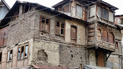 Fototapeta premium Srinagar Stadtansicht, Häuser und Gebäude in Kashmir, Indien