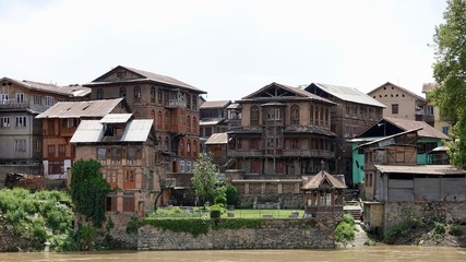 Fototapeta na wymiar Srinagar Stadtansicht, Häuser und Gebäude in Kashmir, Indien