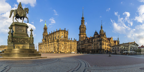 Obraz premium Dresden is a capital of Saxony at Elbe River at sunset