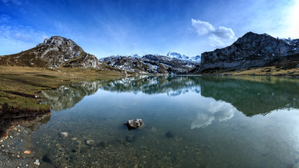 Fototapeta na wymiar Lakes of Covadonga
