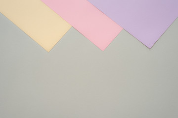 Composición de papeles de colores pastel
