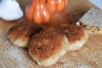 three meatballs made of minced meat and bread