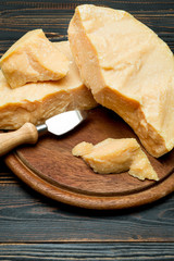 pieces of parmesan or parmigiano cheese and grapes