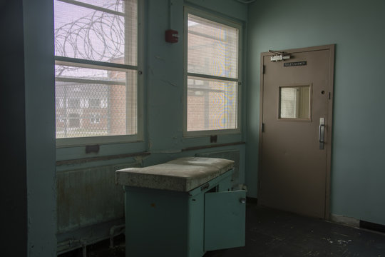 Treatment table in prison hospital