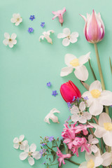 Obraz premium beautiful spring flowers on paper background