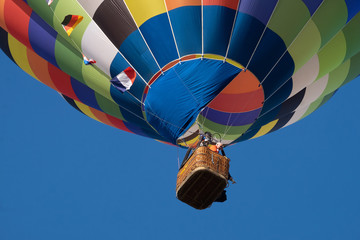 Hot-air balloon in flight nears the ground, It stated to lose altitude as there was a instructing pilot  on board learning soft landings.   © Phil