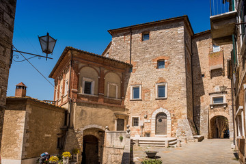 Fototapeta na wymiar SERRE di RAPOLANO, TUSCANY, Italy - the ancient village, medieval entrance