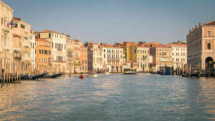 Fototapeta premium Historic buildings on the banks of the grand canal in Venice.