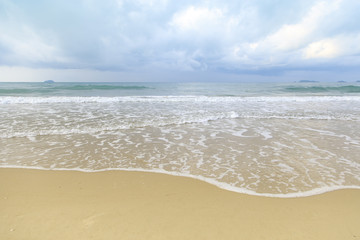 Fototapeta na wymiar Ocean wave and tropical beach